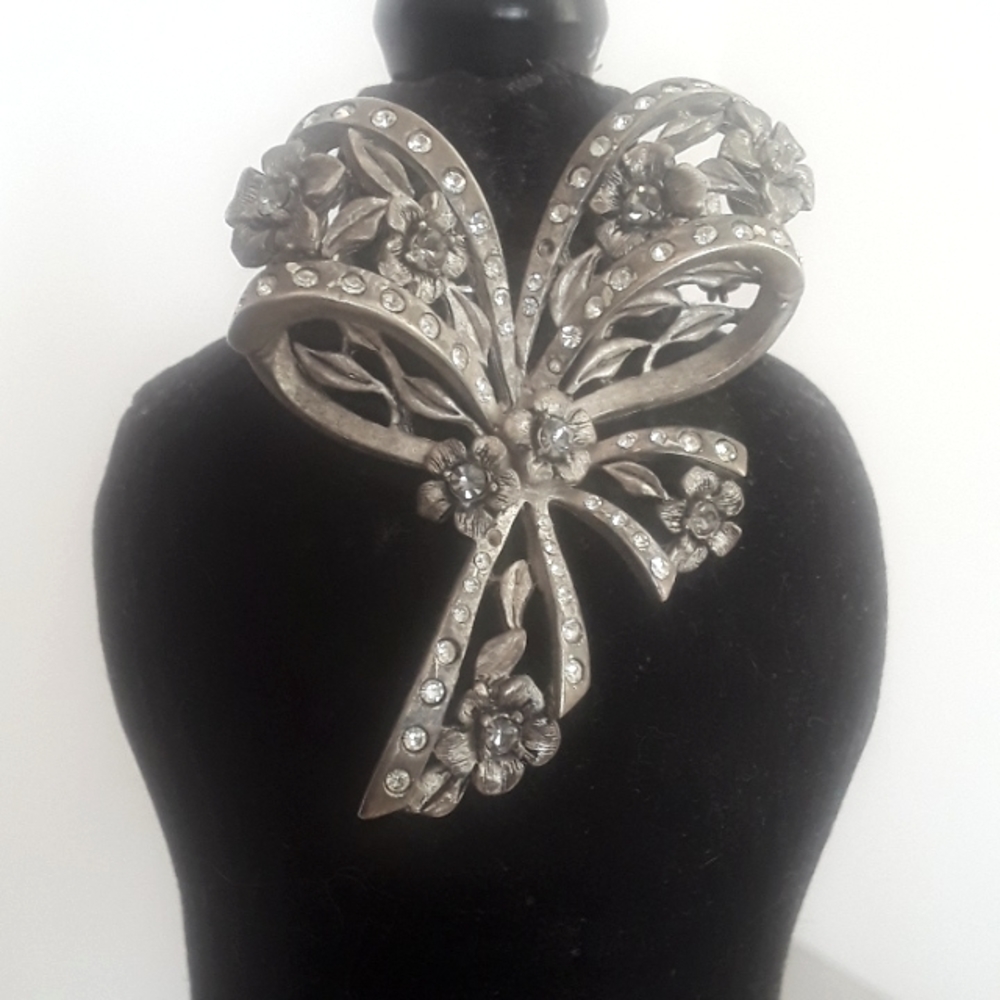 Oscar De La Renta Bow/Flower Brooch